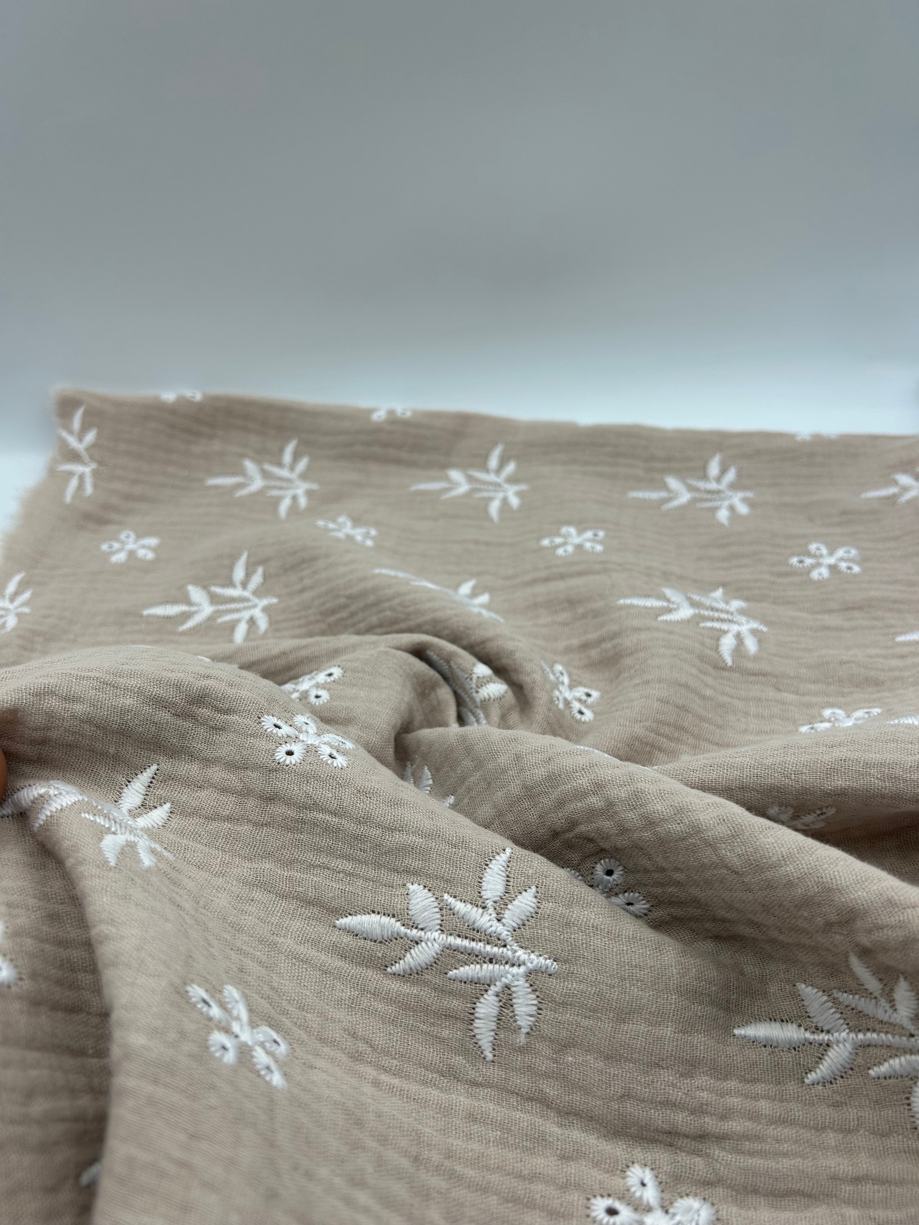 2 Kat Müslin Kumaş - Bej Nakışlı