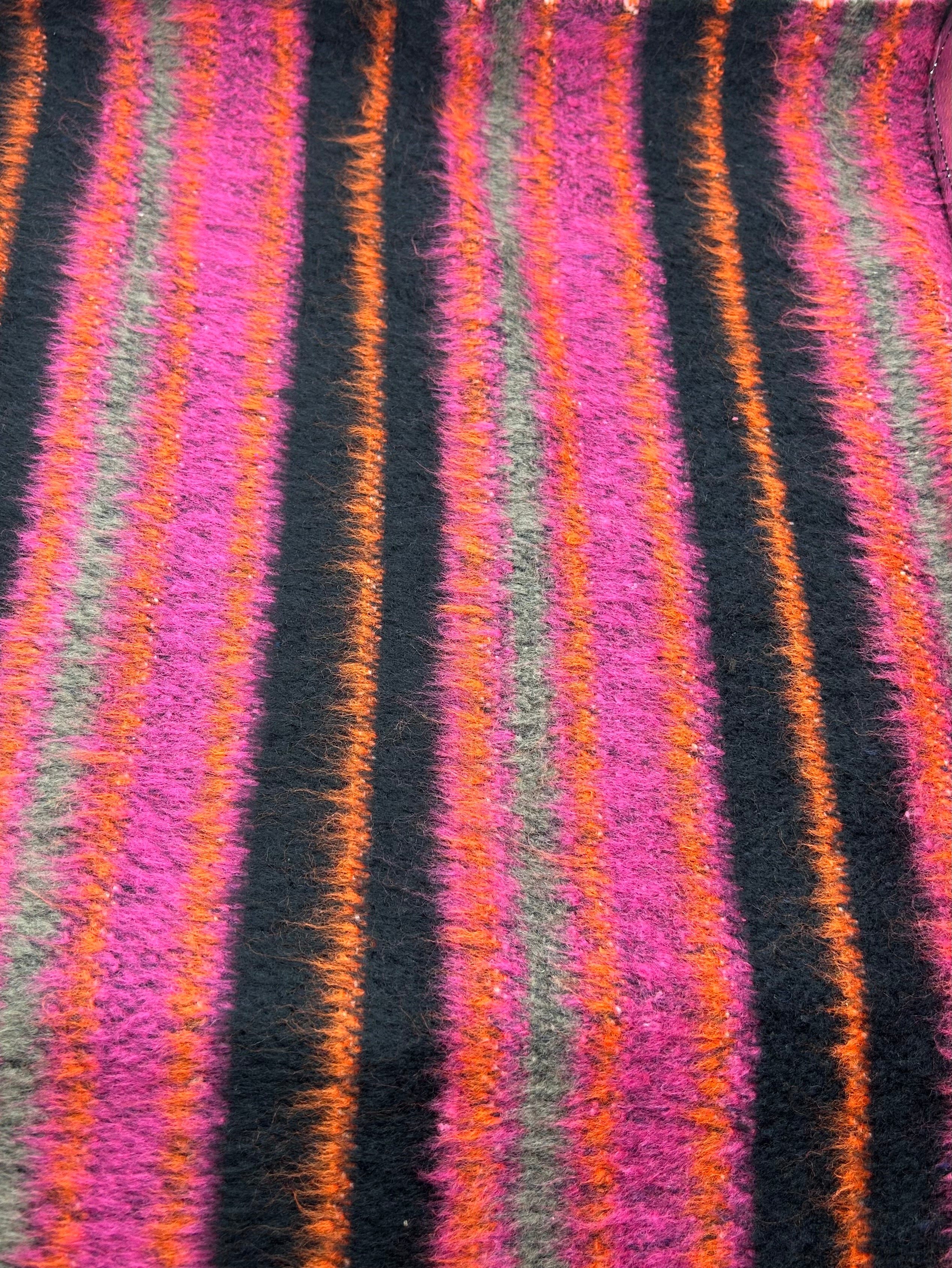 Su Fırçalı Buklet Kumaş - Pembe-Siyah