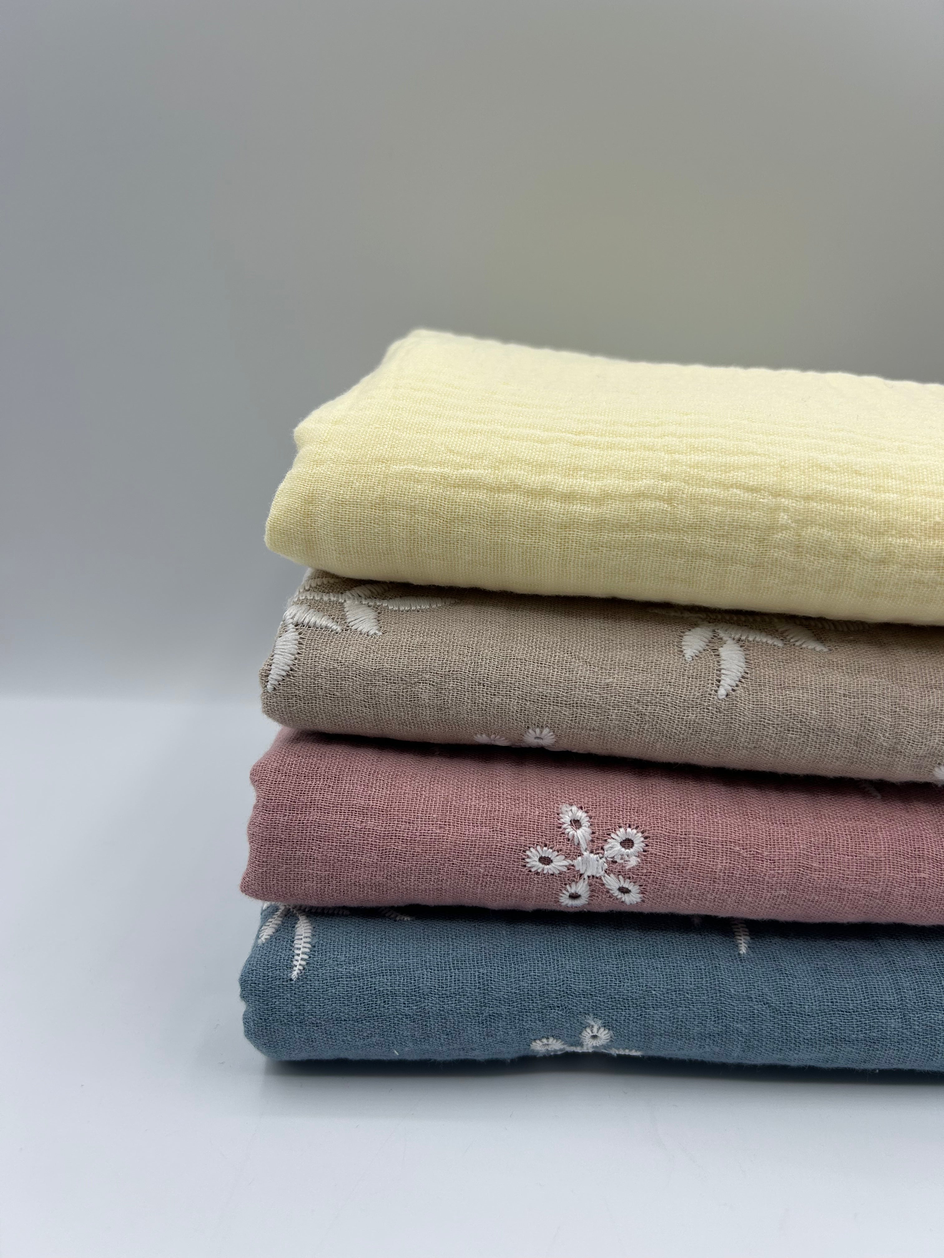 2 Kat Müslin Kumaş - Bej Nakışlı